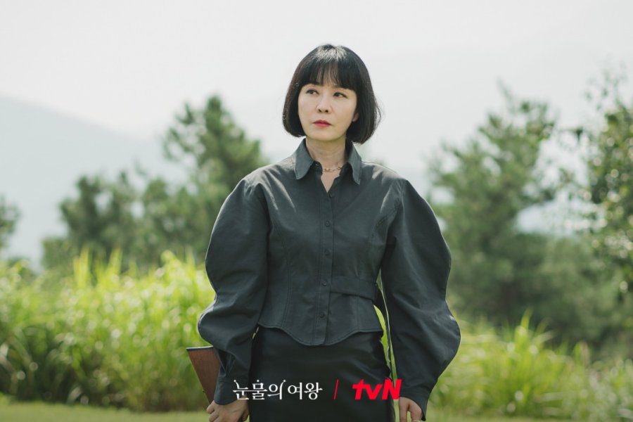 Queen of Tears Drama Review - Hong Beom Ja (played by Kim Jung Nan)