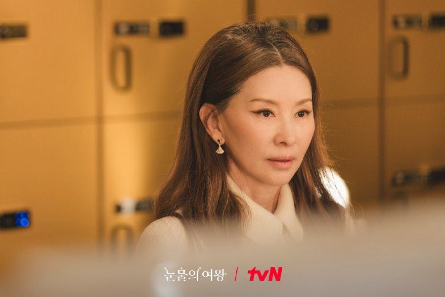 Queen of Tears Drama Review - Moh Seul Hee (played by Lee Mi Sook)